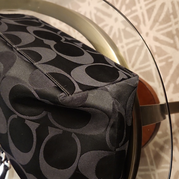 Coach Signature Monogram - Picture 9 of 10